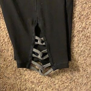 Capri legging with loop detail